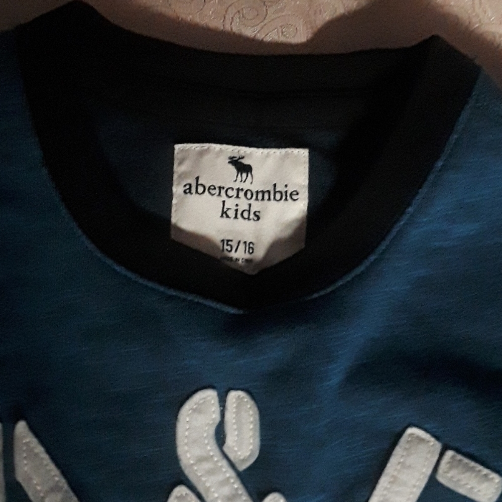 Abercrombie & Fitch Sweatet - Picture 2 of 3